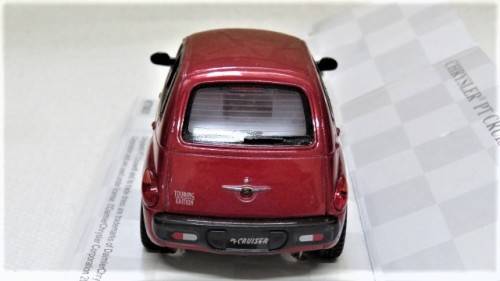 Boxed Kinsmart Die Cast Chrysler PT Cruiser With Pull Back Action #5031 Scale 1:34 L: 12 cm