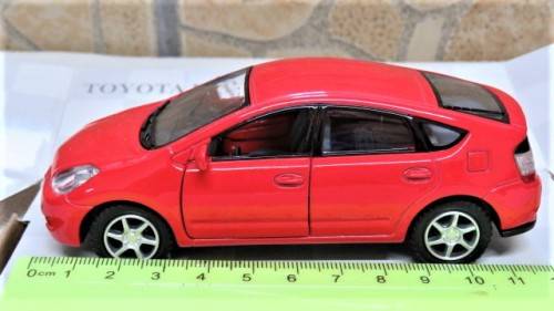 Boxed Kinsmart Die Cast Toyota Prius With Pull Back Action #KT5093 Scale 1:34 L: 12,5 cm