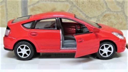 Boxed Kinsmart Die Cast Toyota Prius With Pull Back Action #KT5093 Scale 1:34 L: 12,5 cm