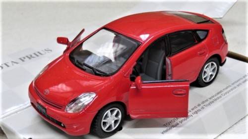 Boxed Kinsmart Die Cast Toyota Prius With Pull Back Action #KT5093 Scale 1:34 L: 12,5 cm