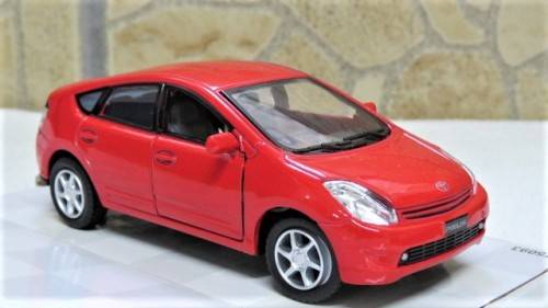 Boxed Kinsmart Die Cast Toyota Prius With Pull Back Action #KT5093 Scale 1:34 L: 12,5 cm