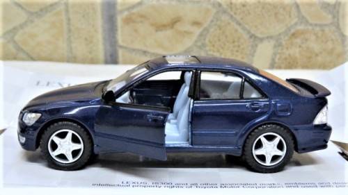 Boxed Kinsmart Die Cast Lexus IS300 With Pull Back Action #KT5046 Scale 1:34 L: 12,5 cm