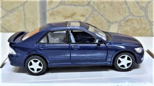 Boxed Kinsmart Die Cast Lexus IS300 With Pull Back Action #KT5046 Scale 1:34 L: 12,5 cm