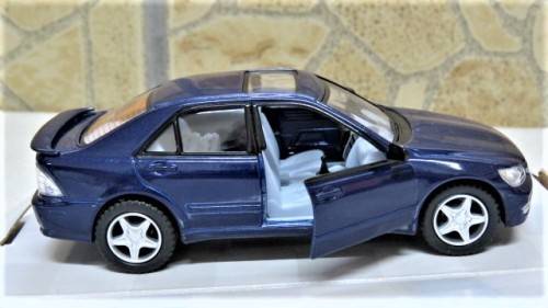 Boxed Kinsmart Die Cast Lexus IS300 With Pull Back Action #KT5046 Scale 1:34 L: 12,5 cm