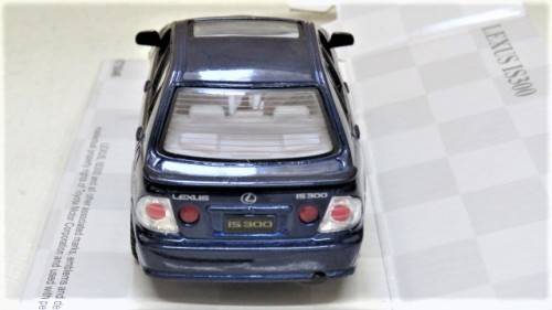 Boxed Kinsmart Die Cast Lexus IS300 With Pull Back Action #KT5046 Scale 1:34 L: 12,5 cm