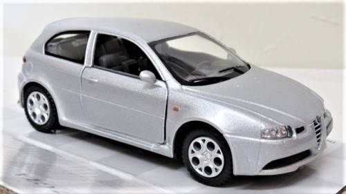 Boxed Kinsmart Die Cast Alfa 147 GTA #KT5085 With Pull Back Action Scale 1:34 L: 12,5 cm