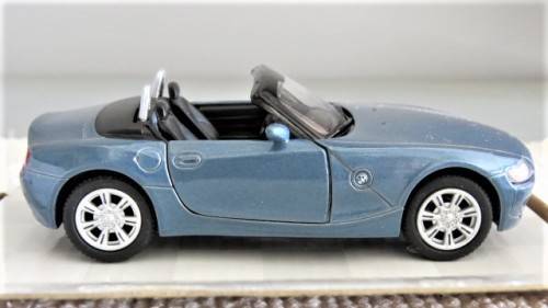 Stunning Boxed Kinsmart Die Cast BMW Z4 With Pull Back Action Scale 1:32 L: 12,5 cm