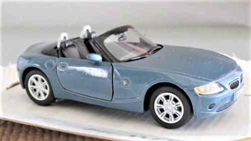 Stunning Boxed Kinsmart Die Cast BMW Z4 With Pull Back Action Scale 1:32 L: 12,5 cm