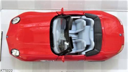 Stunning Boxed Kinsmart Die Cast BMW Z8 With Pull Back Action #KT5022 Scale 1:36 L: 12,5 cm