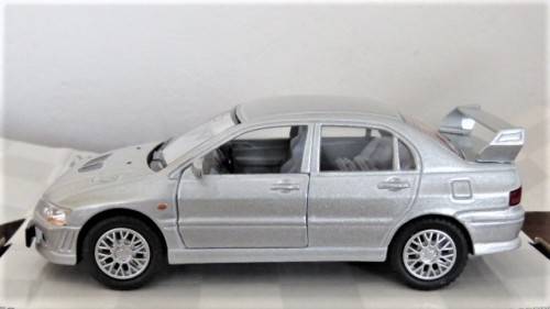 Boxed Kinsmart Die Cast Mitsubishi Lancer Evolution VII With Pull Back Action #KT5052 1:36 13 cm