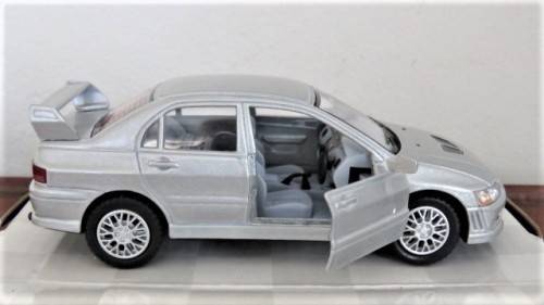 Boxed Kinsmart Die Cast Mitsubishi Lancer Evolution VII With Pull Back Action #KT5052 1:36 13 cm