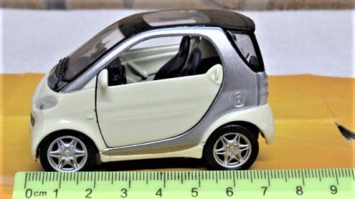 Lovely Boxed Maisto Superior Die Cast Smart City-Coupe With Pull Back Action Scale 1:33 L: 7,5 cm