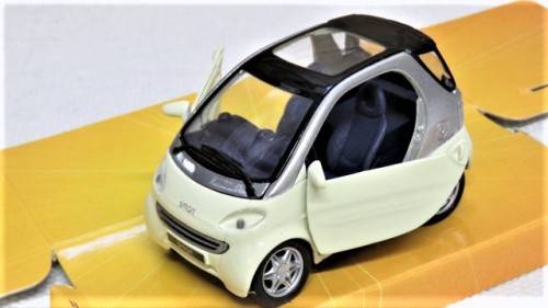 Lovely Boxed Maisto Superior Die Cast Smart City-Coupe With Pull Back Action Scale 1:33 L: 7,5 cm