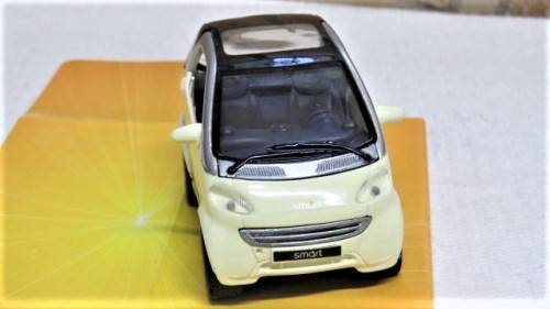 Lovely Boxed Maisto Superior Die Cast Smart City-Coupe With Pull Back Action Scale 1:33 L: 7,5 cm