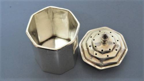 Lovely Antique Sterling Silver Sheffield 1901-2 Thomas Leversley Salt/Pepper Shaker 60 x 36 mm 31 g