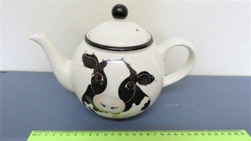 Wonderful Vintage Arthur Wood Staffordshire `Back To Front` Cow Teapot H: 180 mm