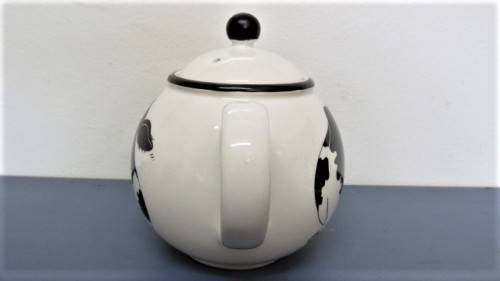 Wonderful Vintage Arthur Wood Staffordshire `Back To Front` Cow Teapot H: 180 mm