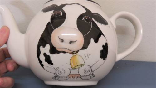 Wonderful Vintage Arthur Wood Staffordshire `Back To Front` Cow Teapot H: 180 mm