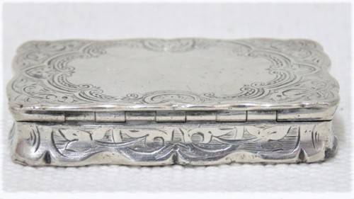 Superb Antique Hallmarked Birmingham George Unite 1881-82 Silver Snuff Box 65 x 40 mm (58 g)