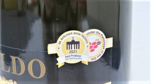 Sealed 750ml Bottle of Award Winning Valdo Marca Oro Prosecco Extra Dry Sparkling Wine