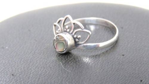 Pretty, Vintage Dainty Sterling Silver Ring With Small Round Moonstone Size M (1.1 g)