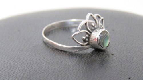 Pretty, Vintage Dainty Sterling Silver Ring With Small Round Moonstone Size M (1.1 g)