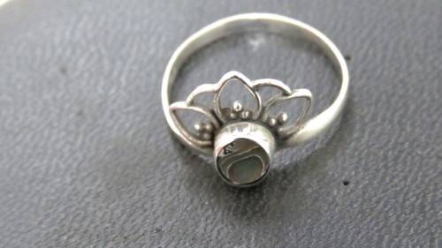 Pretty, Vintage Dainty Sterling Silver Ring With Small Round Moonstone Size M (1.1 g)
