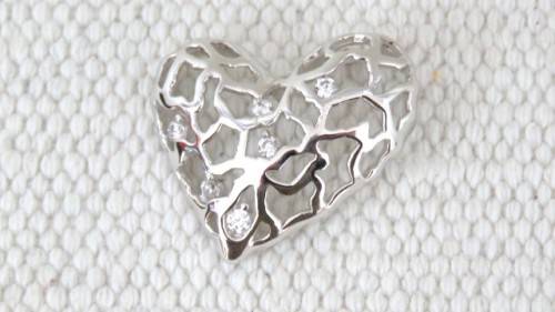 Beautiful Vintage Sterling Silver 925 Openwork Heart Pendant Small Clear Stones 26 x 28 mm (4.4 g)