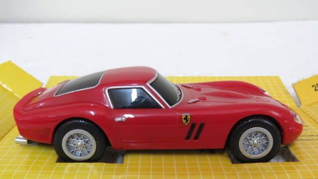 Boxed Shell V-Power Ferrari Official Licensed Product Ferrari 250 GTO Scale 1:38 L: 110 mm