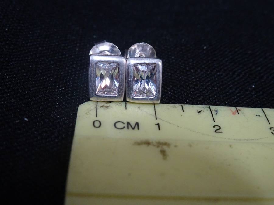Beautiful Silver Diamante Square Stud Earring Set Marked 925 (2.3 Gram)
