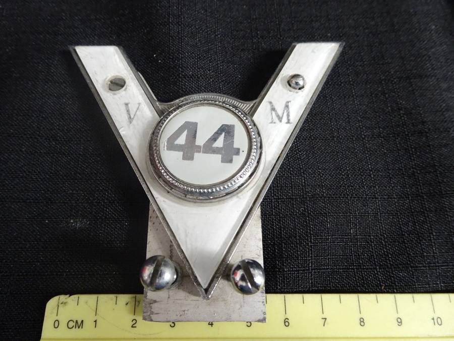 Vintage Company Of Veteran Motorists 44 Year Car Badge (H - 8cm / B - 9cm)