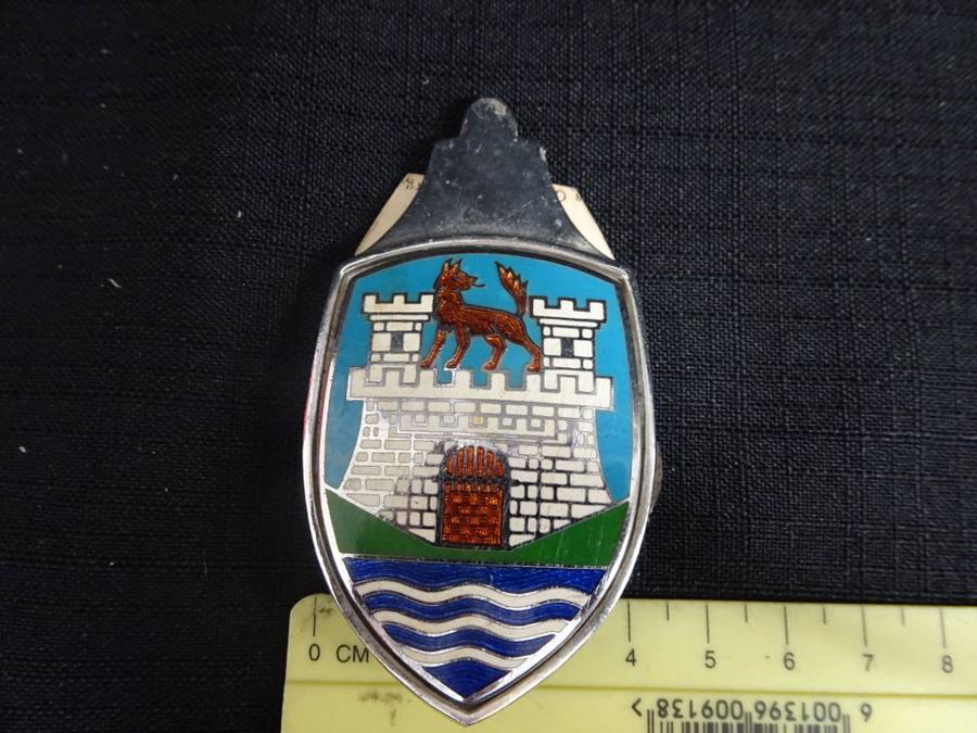 Stunning Volkswagen Original VW Wolfsburg Emblem (H - 8cm / B - 4cm)