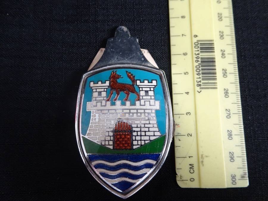 Stunning Volkswagen Original VW Wolfsburg Emblem (H - 8cm / B - 4cm)