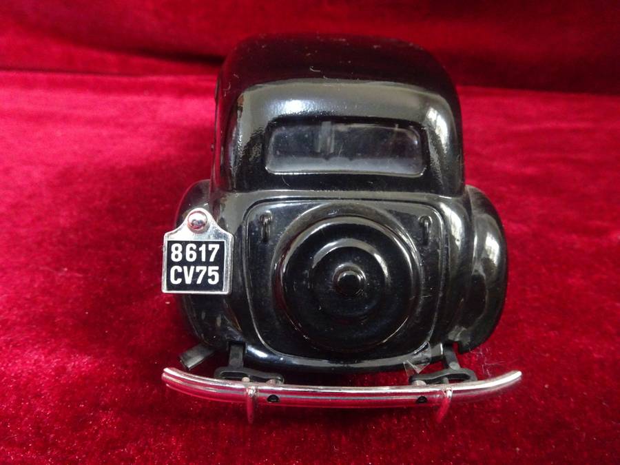 1938 Citroen 15 CV TA Black Scale 1/24 Diecast Car Model by Bburago (No Box)