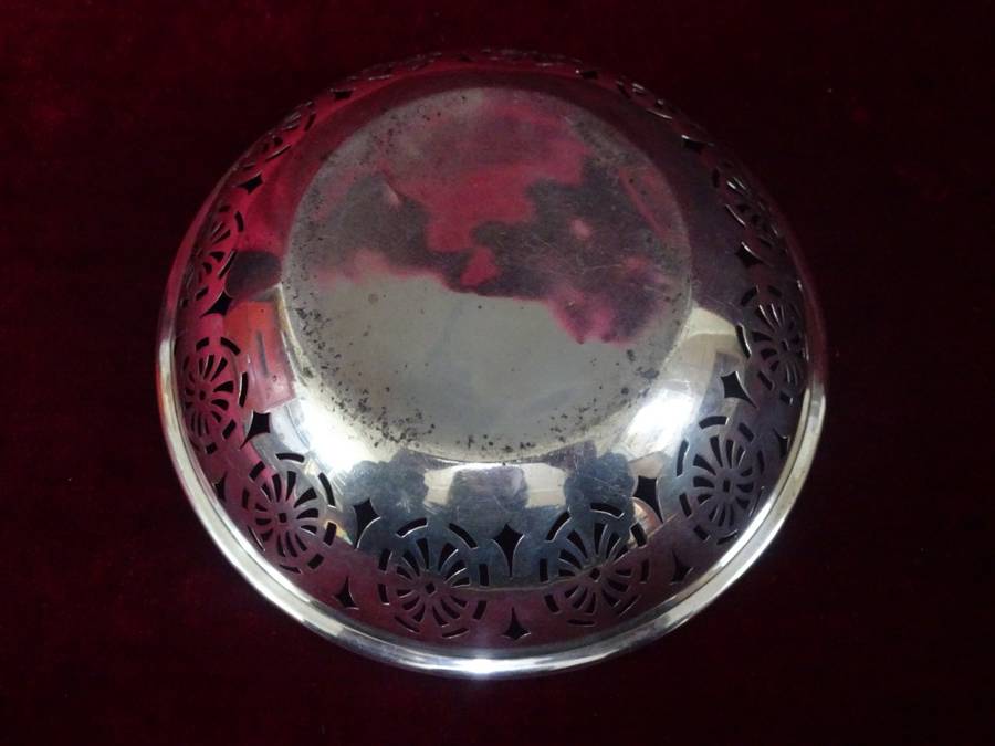 Antique Hallmarked Sterling Silver Bowl Walker & Hall Sheffield 1921-22 Fretwork Windows (74 Grams)