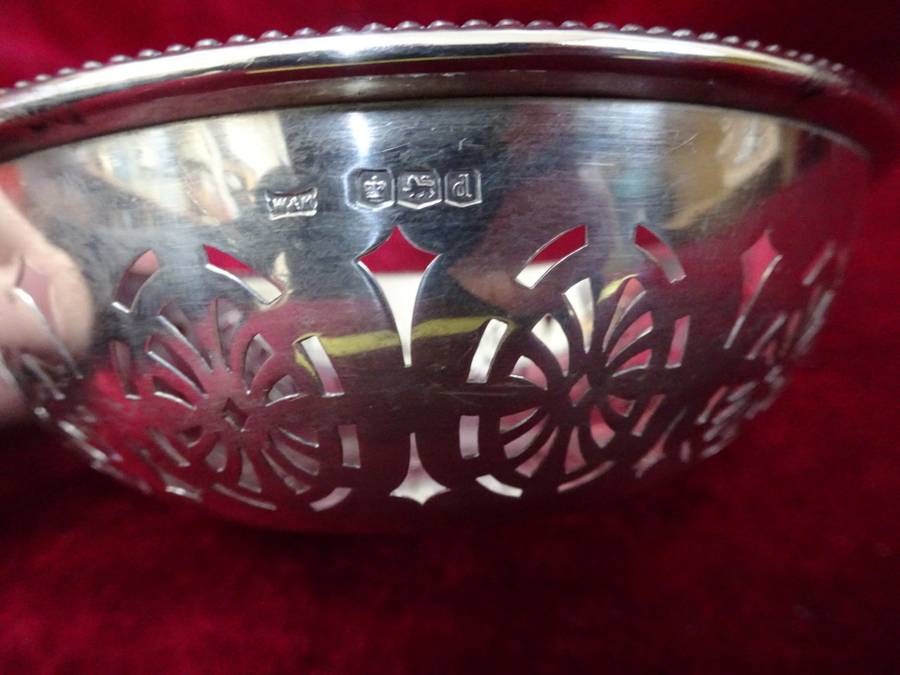 Antique Hallmarked Sterling Silver Bowl Walker & Hall Sheffield 1921-22 Fretwork Windows (74 Grams)