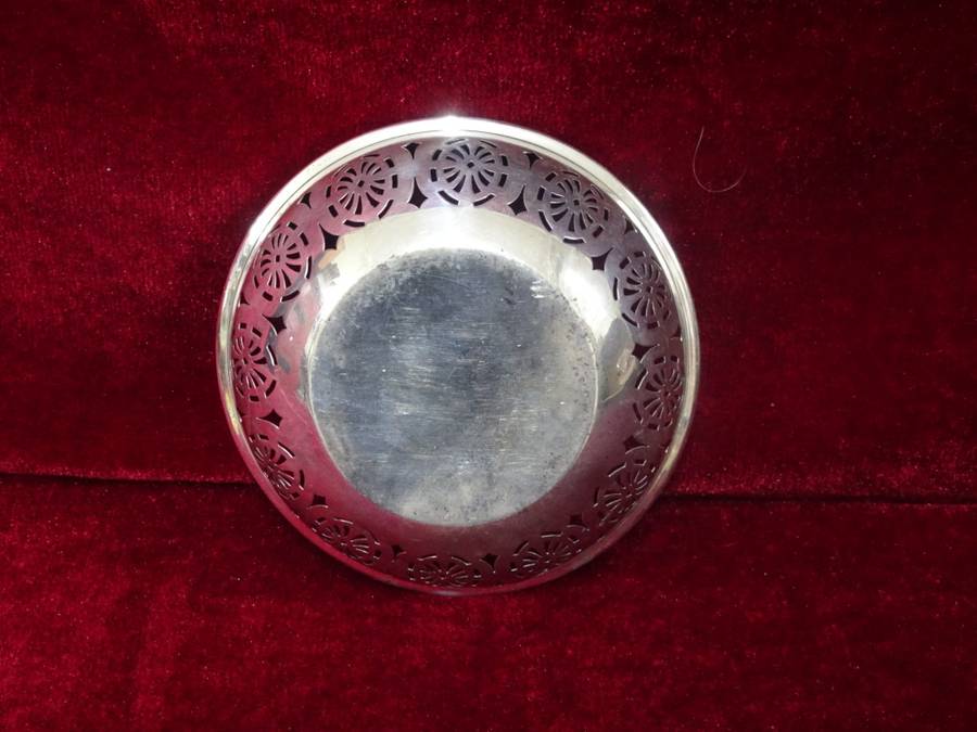 Antique Hallmarked Sterling Silver Bowl Walker & Hall Sheffield 1921-22 Fretwork Windows (74 Grams)