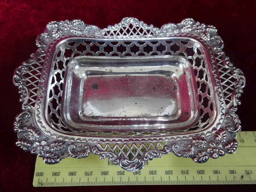 Lovely Vintage Set Of Hallmarked Sterling Silver Bon Bon Dishes Sheffield 1910 - 11 (117 Grams)