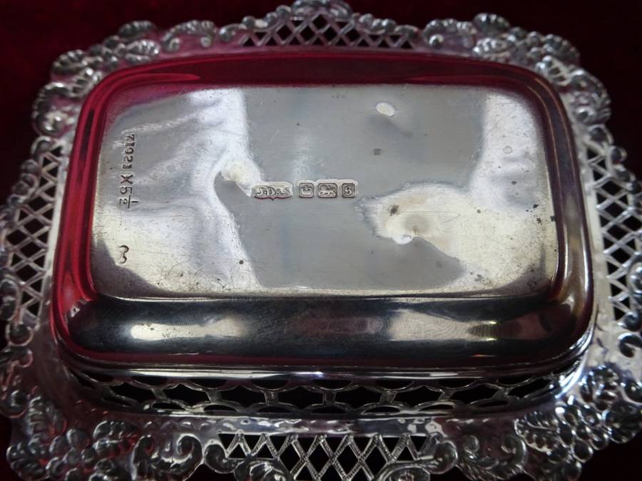 Lovely Vintage Set Of Hallmarked Sterling Silver Bon Bon Dishes Sheffield 1910 - 11 (117 Grams)