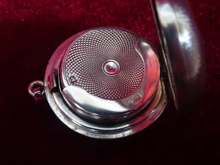 Lovely Vintage Birmingham Hallmarked 1927-28 Victorian Style Coin Sovereign Case (17.5 Gram)