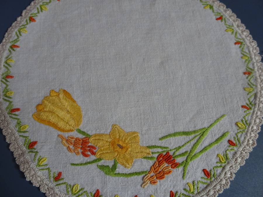 Vintage Set Of Six Embroided Dollies - 25cm x 25cm