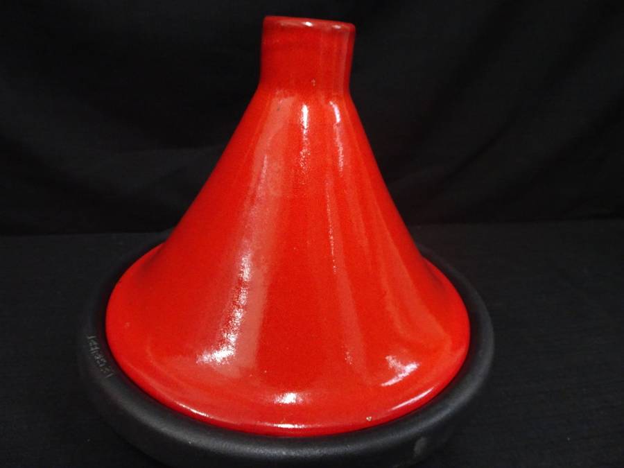 Le Creuset Enameled Cast Iron 2 Quart Moroccan Tagine Cherry Red - In Excellent Condition