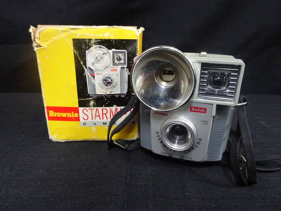 Kodak Vintage 1960`s Starmite Brownie Camera,Dakon Lens Color and B&W Camera, Gray, Display Camera