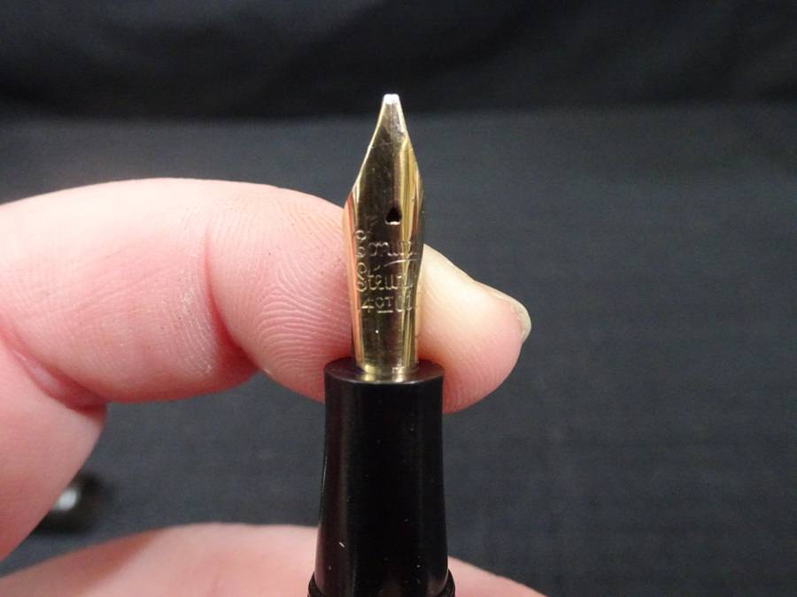The Conway Stewart London Fountain Pen No 475 With 14ct Gold Nip - Made In England - See Description