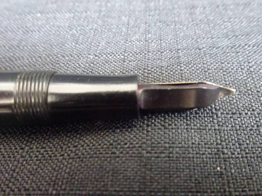The Conway Stewart London Fountain Pen No 475 With 14ct Gold Nip - Made In England - See Description