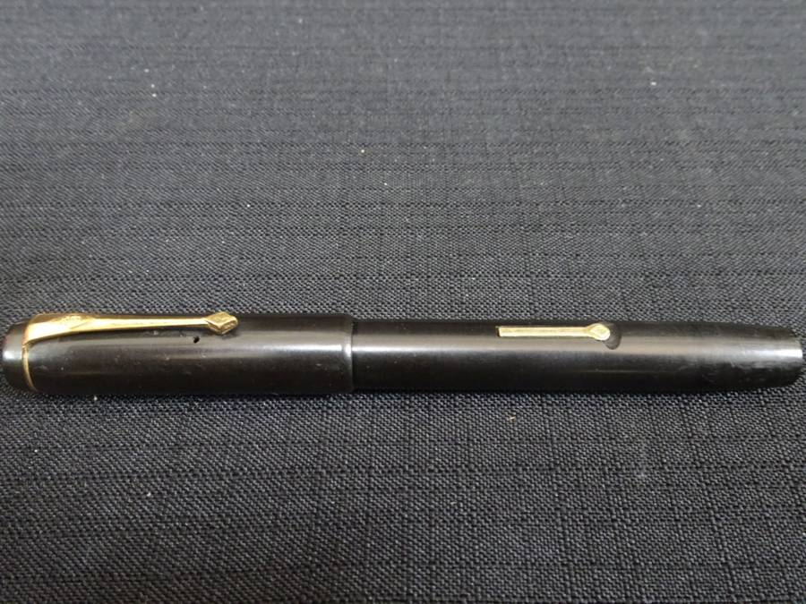 The Conway Stewart London Fountain Pen No 475 With 14ct Gold Nip - Made In England - See Description