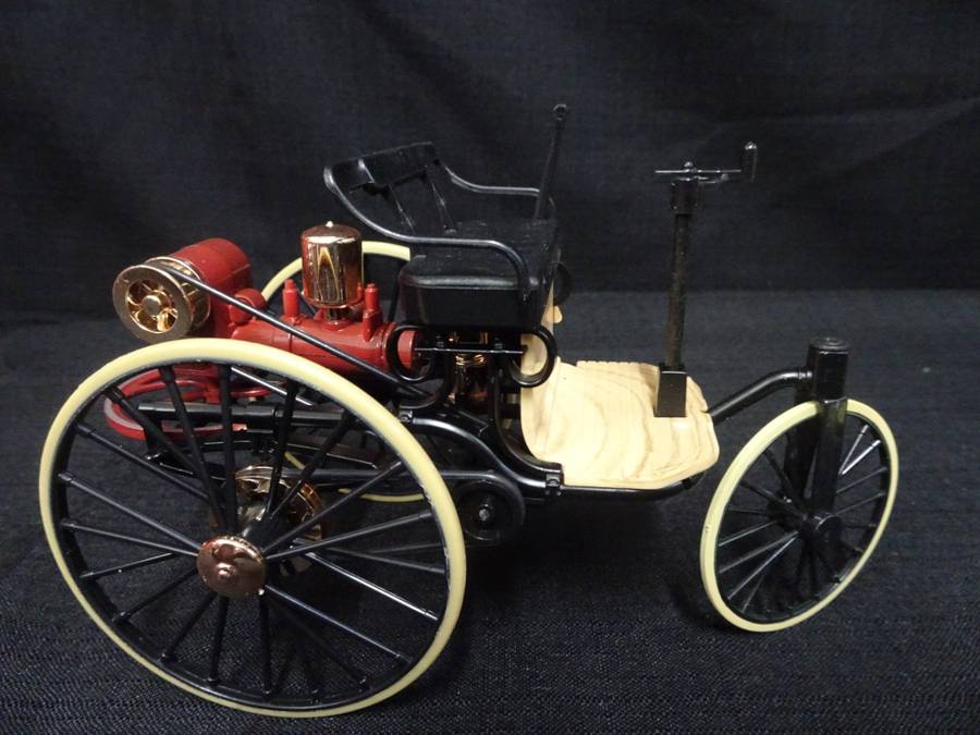 1886 Three-Wheel Automobile Simulation Car Model, Classic Car Alloy Model Ornament 1:12 Scale