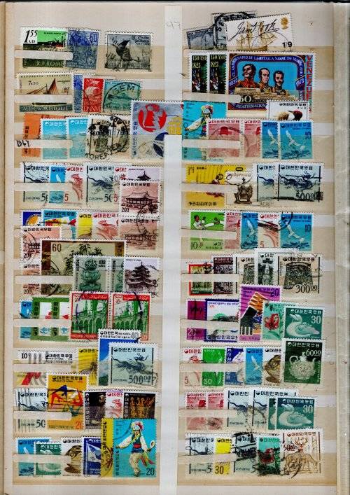 OLD LIGHTHOUSE ALBUM 2ND HAND WITH MIXED WORLD ODDS. AS PER SCANS. NB: PLEASE READ BELOW!!!