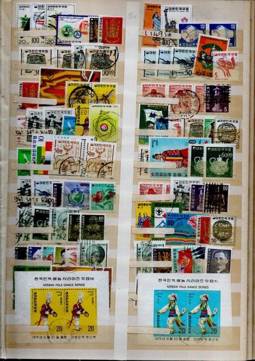 OLD LIGHTHOUSE ALBUM 2ND HAND WITH MIXED WORLD ODDS. AS PER SCANS. NB: PLEASE READ BELOW!!!