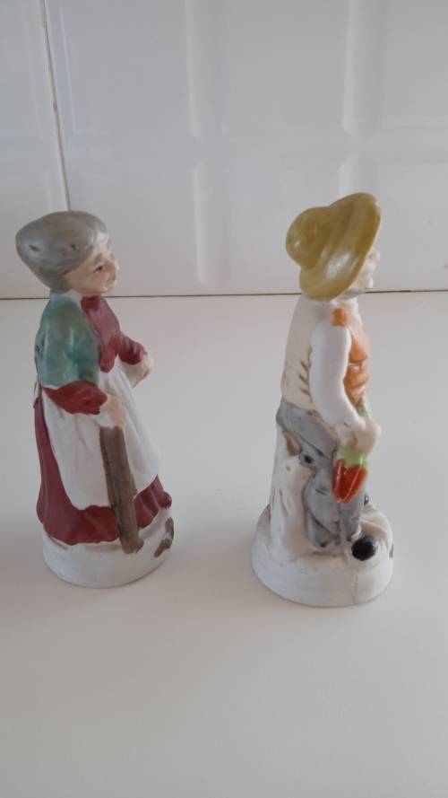 >>> Very Unique Collectable Figurines of an Old Man and Old Woman <<<